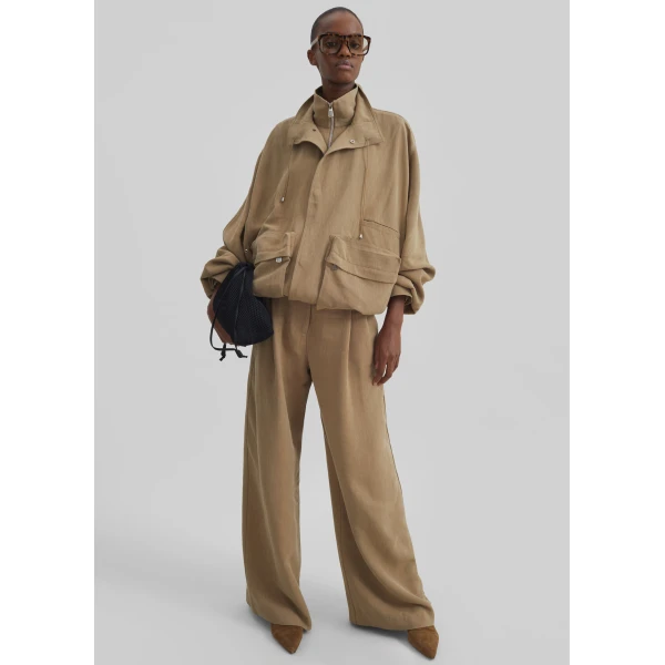 The Frankie Shop Marfa Linen Pleated Trousers – Camel, view 3