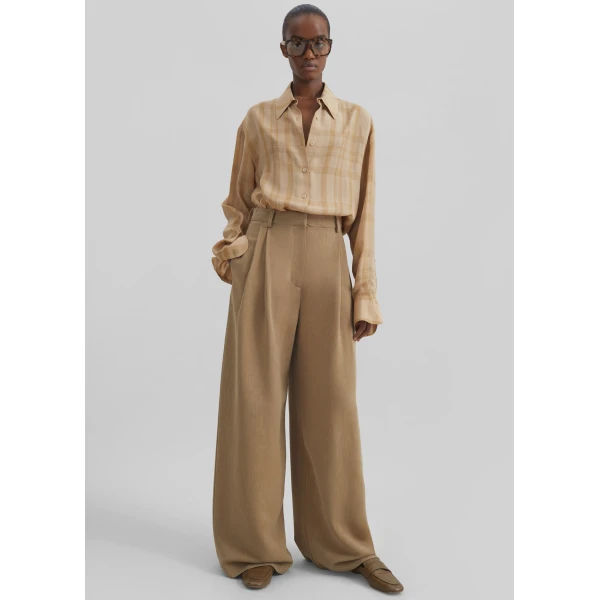 The Frankie Shop Marfa Linen Pleated Trousers – Camel, view 5