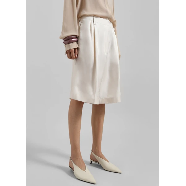 The Frankie Shop Marfa Pleated Silk Bermuda Shorts – Ivory, view 4