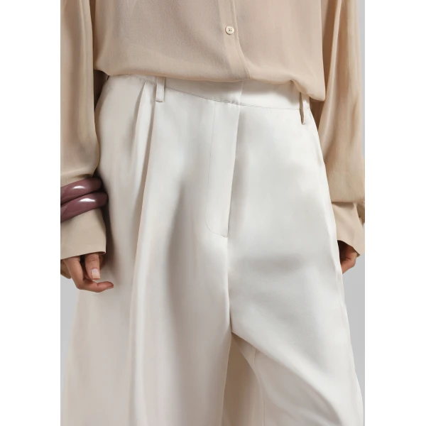 The Frankie Shop Marfa Pleated Silk Bermuda Shorts – Ivory, view 5