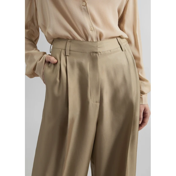 The Frankie Shop Marfa Pleated Silk Trousers – Beige, view 4