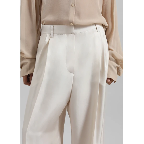 The Frankie Shop Marfa Pleated Silk Trousers – Ivory, view 4