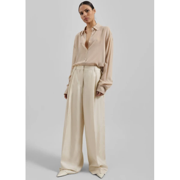The Frankie Shop Marfa Pleated Silk Trousers – Light Beige, view 3