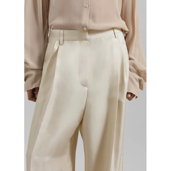 The Frankie Shop Marfa Pleated Silk Trousers – Light Beige, view 4