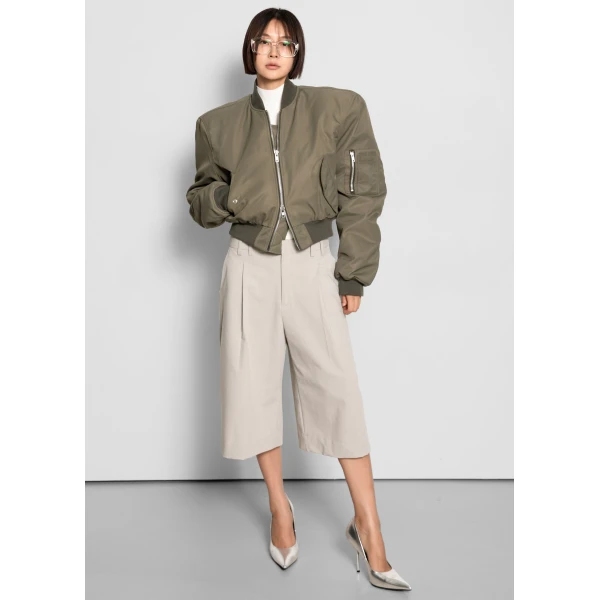 The Frankie Shop Meldert Bermuda Shorts – Stone, view 4