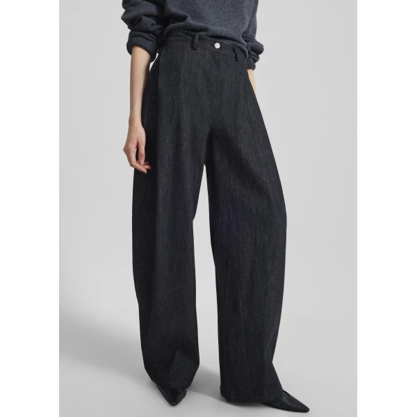 The Frankie Shop Nesna Barrel Leg Jeans – Black, view 2