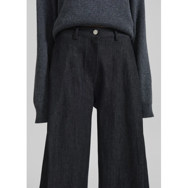 The Frankie Shop Nesna Barrel Leg Jeans – Black, view 4