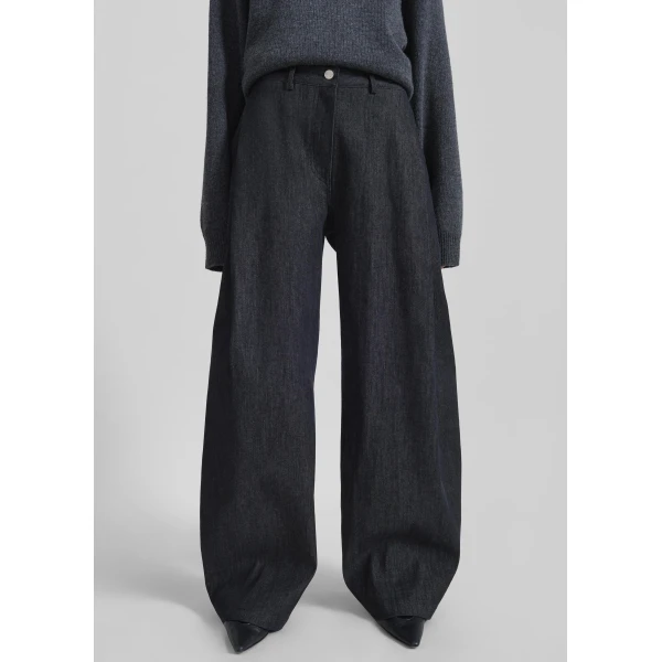 The Frankie Shop Nesna Barrel Leg Jeans – Black, view 5