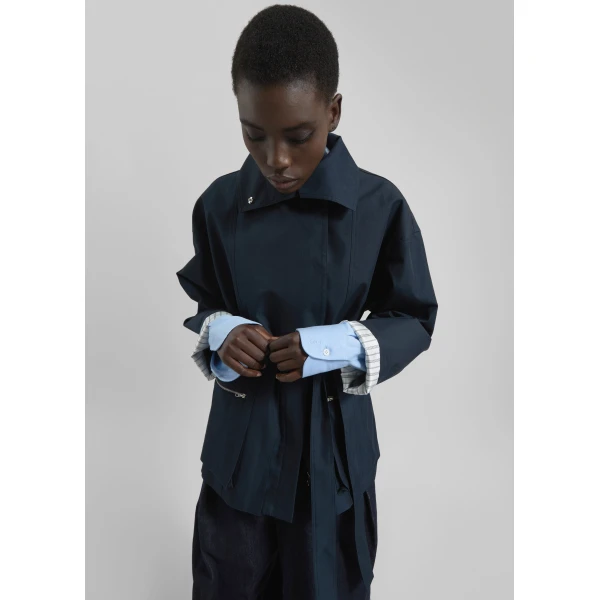 The Frankie Shop Norris Short Trench – Navy, view 6