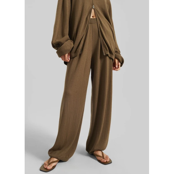 The Frankie Shop Olia Knit Joggers – Dark Camel, view 3