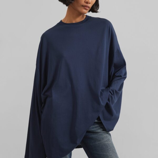 The Frankie Shop Rio Oversized Sleeve Tee - Dark Navy - Oversized Minimalist Tops in Blue - Shop at Coveti
