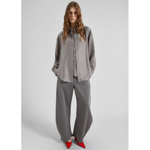 The Frankie Shop Roanne Fluid Double Shirt – Steel Grey, view 3