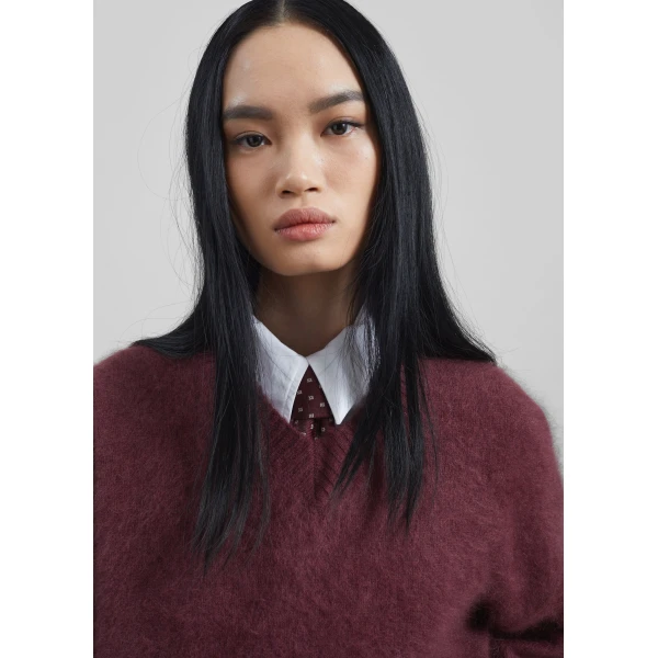 The Frankie Shop Vilhena Wool Fuzzy V-Neck Sweater – Burgundy, view 4