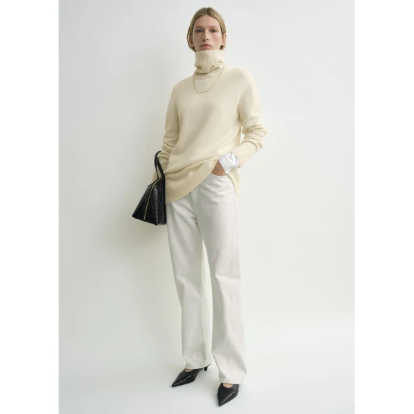Totême Cashmere Turtleneck Ecru - Knitwear - Scandinavian Minimalist Luxury at Coveti