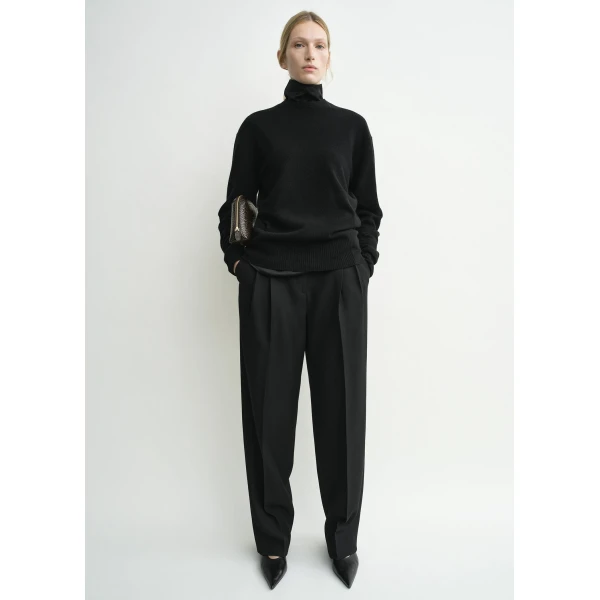 Totême Classic Cashmere Crew Knit Black - Knitwear - Scandinavian Minimalist Luxury at Coveti
