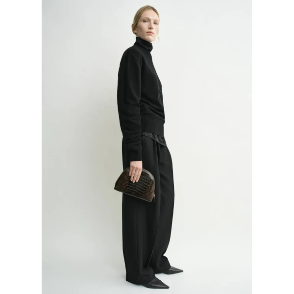 Totême Classic Cashmere Crew Knit Black - Knitwear - Scandinavian Minimalist Luxury at Coveti