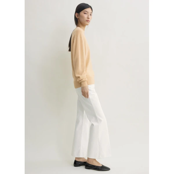 Totême Classic Cashmere Crew Knit Pale Apricot - Knitwear - Scandinavian Minimalist Luxury at Coveti