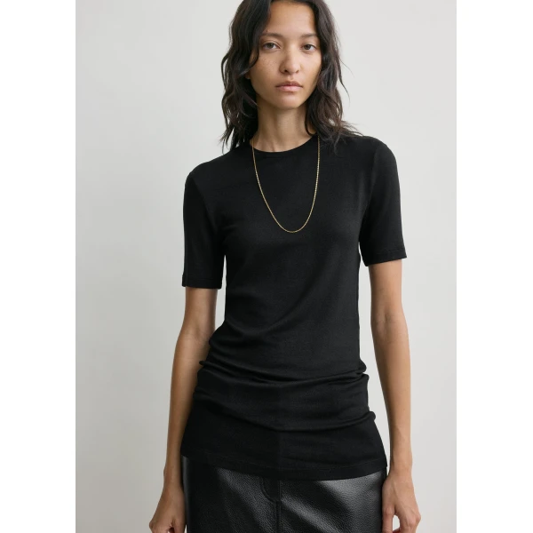 Totême Classic Jersey Tee Black - Tops - Scandinavian Minimalist Luxury at Coveti
