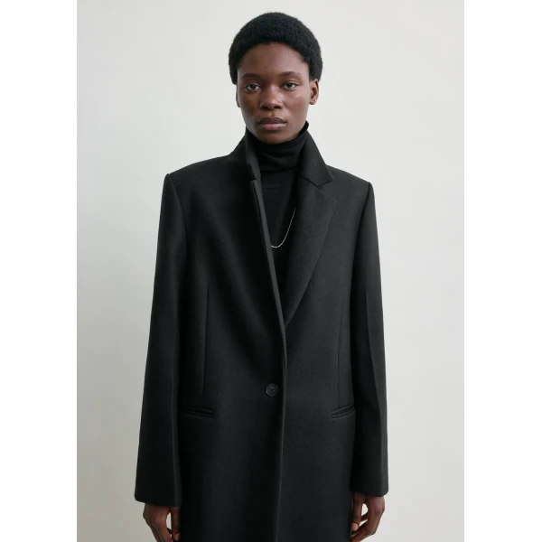 Totême Classic Winter Coat Black - Coats - Scandinavian Minimalist Luxury at Coveti