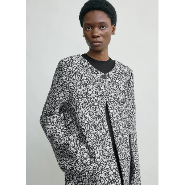 Totême Collarless Floral Coat White/Black - Coats - Scandinavian Minimalist Luxury at Coveti