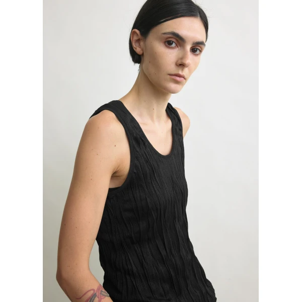 Totême Crinkled Knit Tank Black - Tops - Scandinavian Minimalist Luxury at Coveti