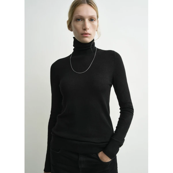 Totême Fine Turtleneck Black - Knitwear - Scandinavian Minimalist Luxury at Coveti