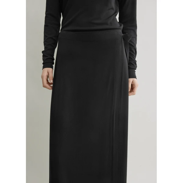 Totême Fluid Jersey Skirt Black - Skirts - Scandinavian Minimalist Luxury at Coveti