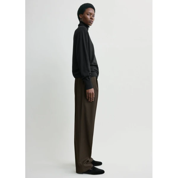 Totême Pleat Trousers Pepper - Pants - Scandinavian Minimalist Luxury at Coveti
