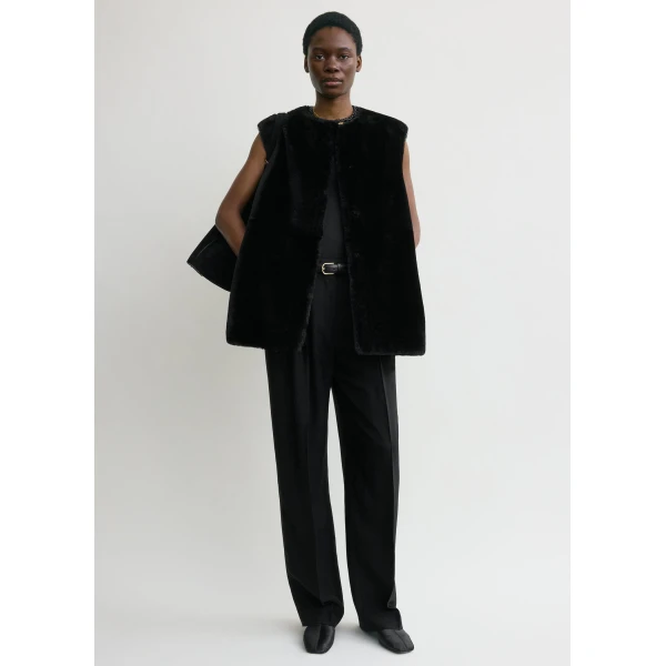 Totême Plush Shearling Vest Black - Jackets - Scandinavian Minimalist Luxury at Coveti