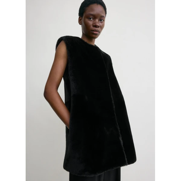 Totême Plush Shearling Vest Black - Jackets - Scandinavian Minimalist Luxury at Coveti