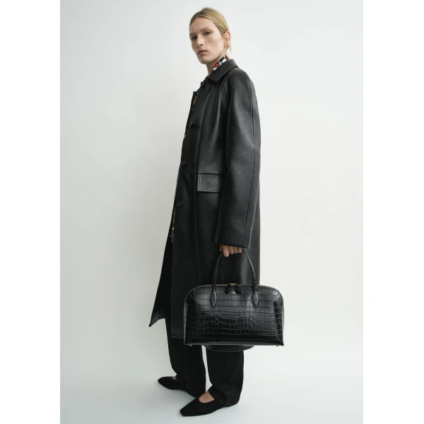 Totême Raglan Leather Coat Black - Coats - Scandinavian Minimalist Luxury at Coveti