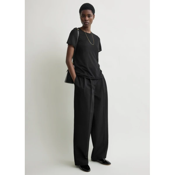 Totême Relaxed Chino Trousers Black - Pants - Scandinavian Minimalist Luxury at Coveti