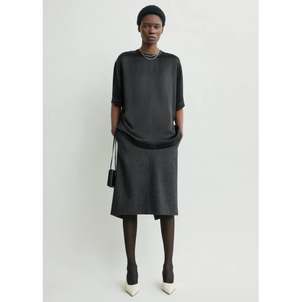 Totême Satin Tee Black - Tops - Scandinavian Minimalist Luxury at Coveti
