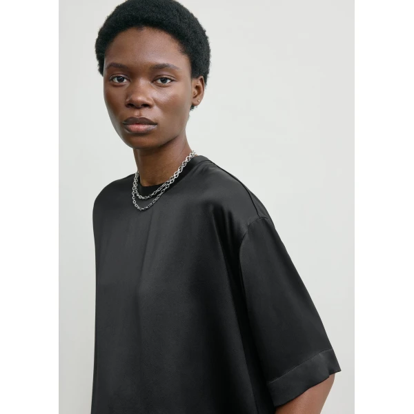 Totême Satin Tee Black - Tops - Scandinavian Minimalist Luxury at Coveti