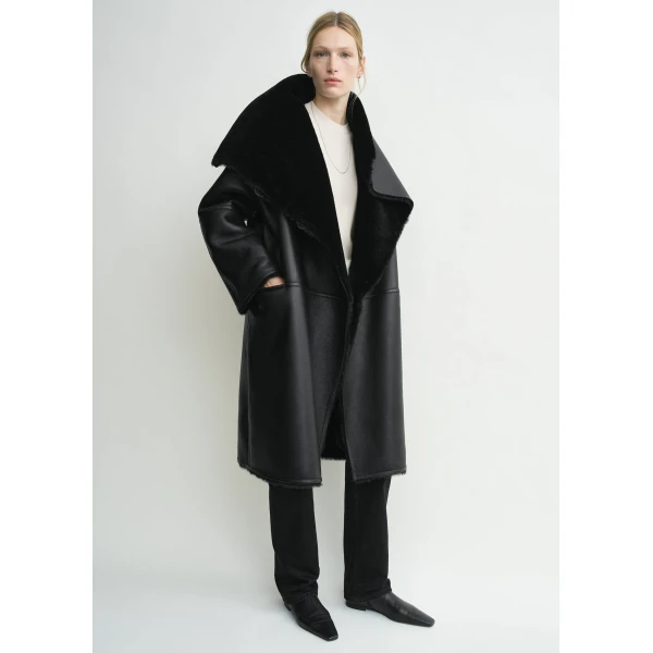 Totême Shearling Wrap Coat Black - Coats - Scandinavian Minimalist Luxury at Coveti