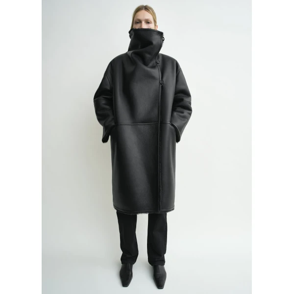 Totême Shearling Wrap Coat Black - Coats - Scandinavian Minimalist Luxury at Coveti