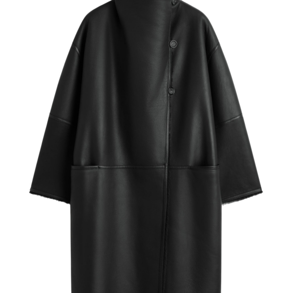 Totême Shearling Wrap Coat Black - Coats - Scandinavian Minimalist Luxury at Coveti