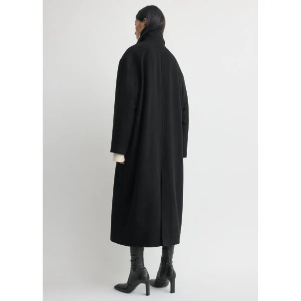 Totême Shield Coat Black - Coats - Scandinavian Minimalist Luxury at Coveti