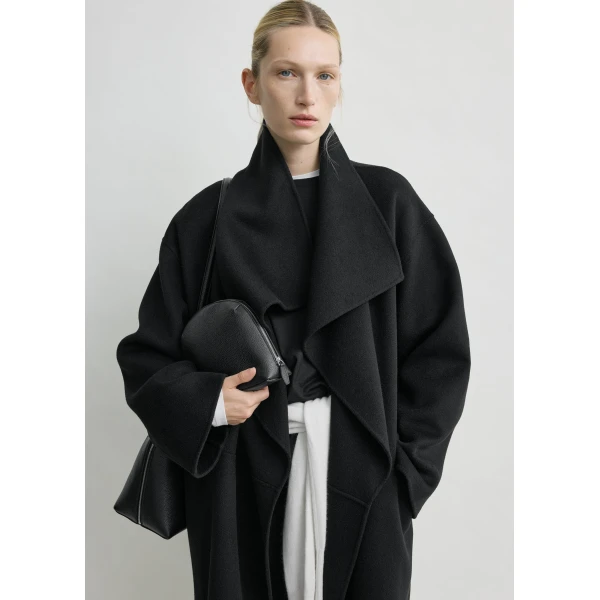 Totême Signature Doublé Coat Black - Coats - Scandinavian Minimalist Luxury at Coveti