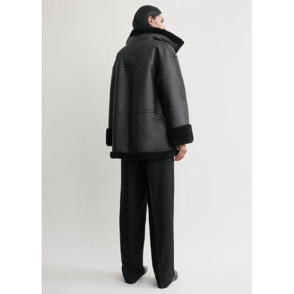 Totême Signature Shearling Jacket Black - Jackets - Scandinavian Minimalist Luxury at Coveti