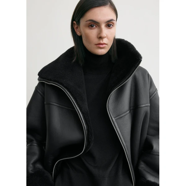 Totême Signature Shearling Jacket Black - Jackets - Scandinavian Minimalist Luxury at Coveti