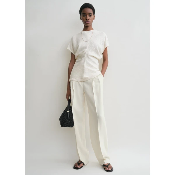 Totême Slouch Waist Crinkled Top Cream - Tops - Scandinavian Minimalist Luxury at Coveti