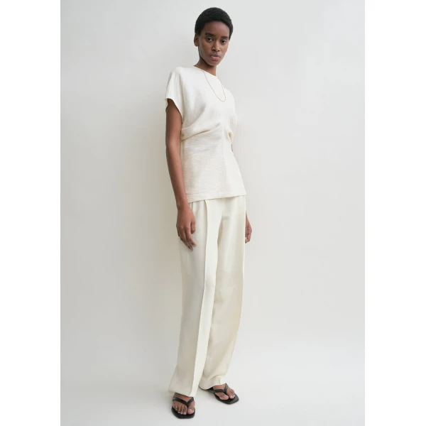 Totême Slouch Waist Crinkled Top Cream - Tops - Scandinavian Minimalist Luxury at Coveti