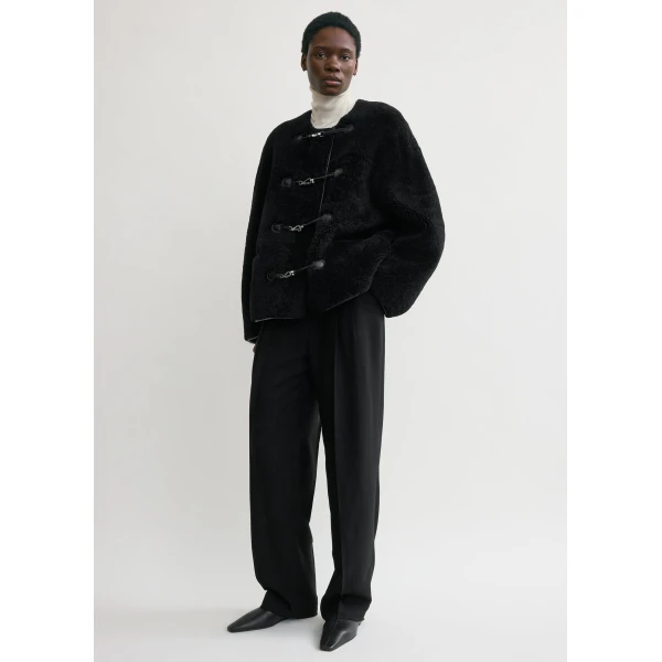 Totême Teddy Shearling Clasp Jacket Black - Jackets - Scandinavian Minimalist Luxury at Coveti