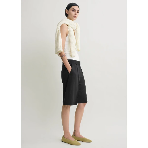 Totême Wide Fluid Shorts Black - Shorts - Scandinavian Minimalist Luxury at Coveti