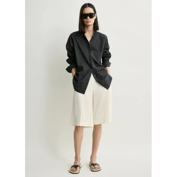 Totême Wide Tailored Shorts Ecru - Shorts - Scandinavian Minimalist Luxury at Coveti