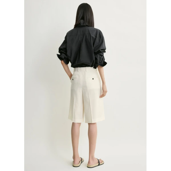 Totême Wide Tailored Shorts Ecru - Shorts - Scandinavian Minimalist Luxury at Coveti