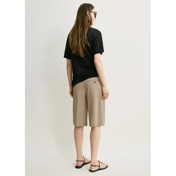 Totême Wide Tailored Shorts Overcast Beige - Shorts - Scandinavian Minimalist Luxury at Coveti