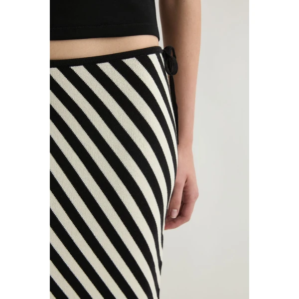 Posse Darcy Skirt – sustainable Skirts in Black from Australian designer at Coveti.