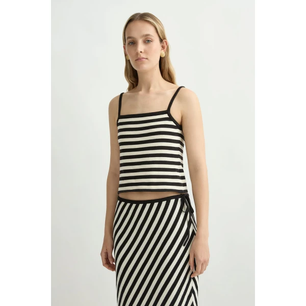 Posse Darcy Top – sustainable Tops in Black from Australian designer at Coveti.